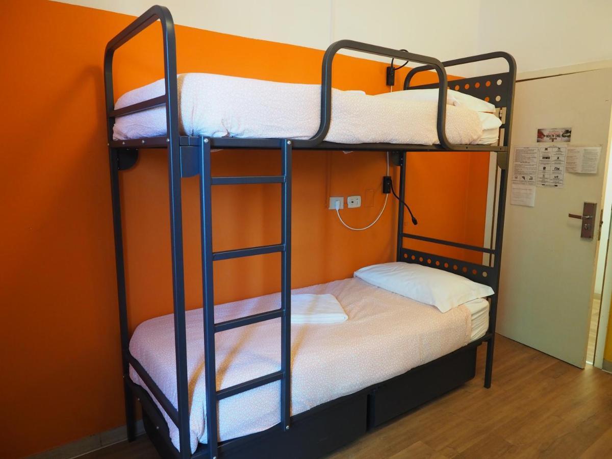 Sunflower Beach Backpacker Hostel & Bar Римини Екстериор снимка