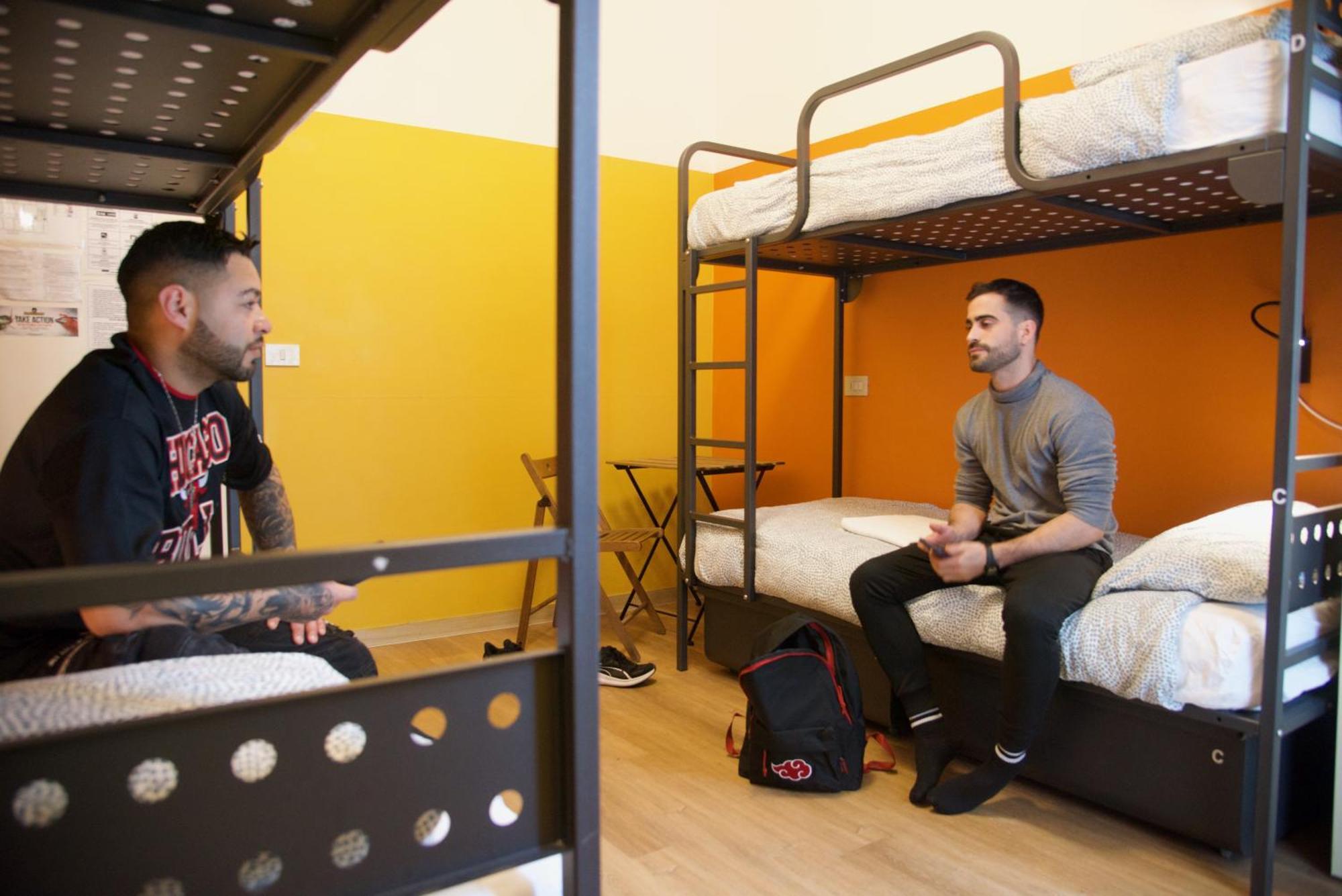 Sunflower Beach Backpacker Hostel & Bar Римини Екстериор снимка