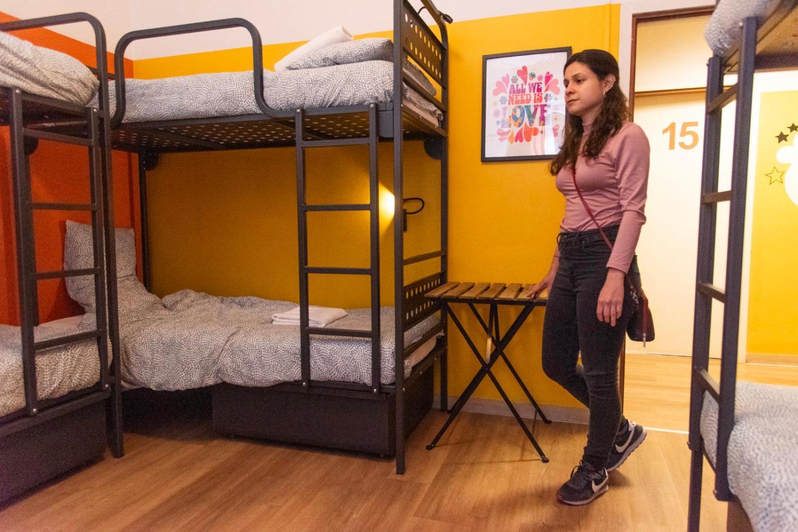 Sunflower Beach Backpacker Hostel & Bar Римини Екстериор снимка