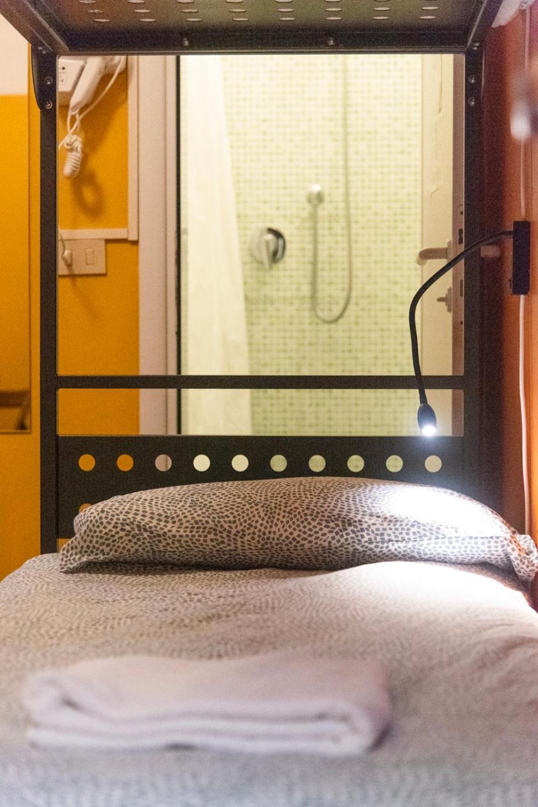 Sunflower Beach Backpacker Hostel & Bar Римини Екстериор снимка