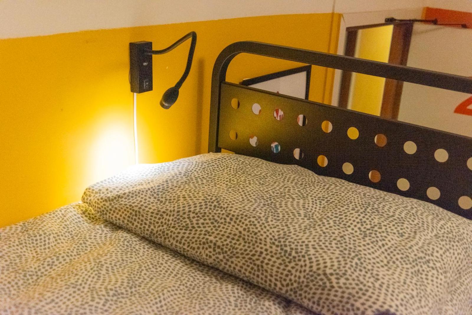 Sunflower Beach Backpacker Hostel & Bar Римини Екстериор снимка