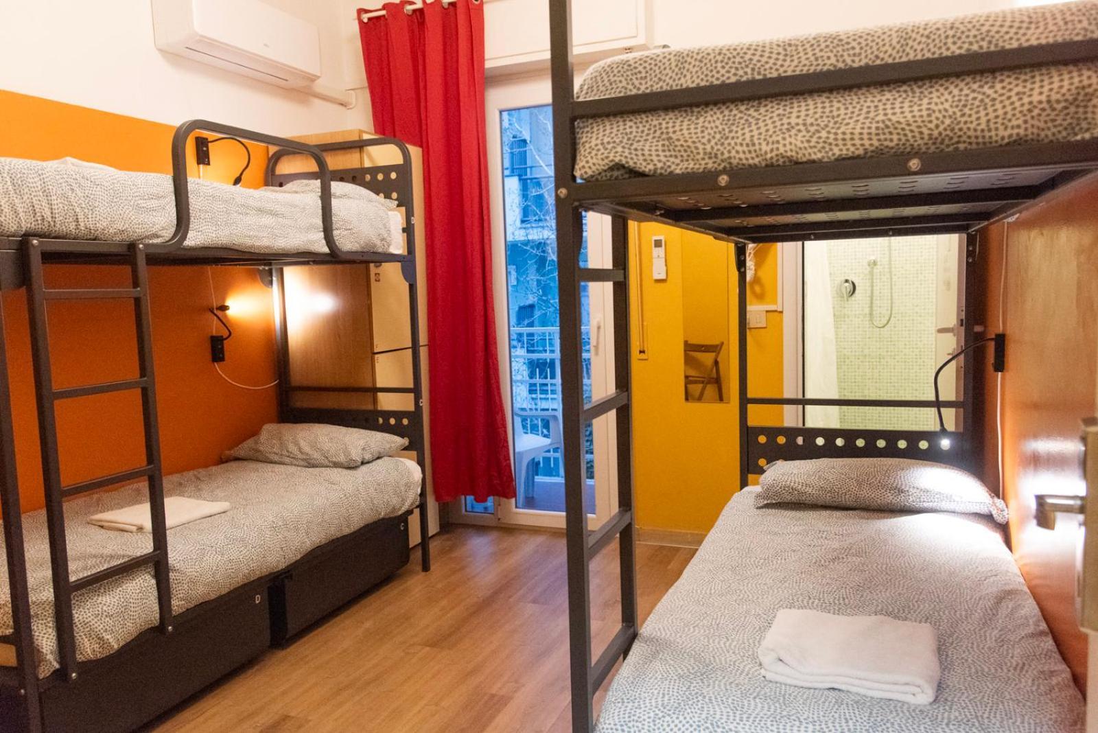 Sunflower Beach Backpacker Hostel & Bar Римини Екстериор снимка