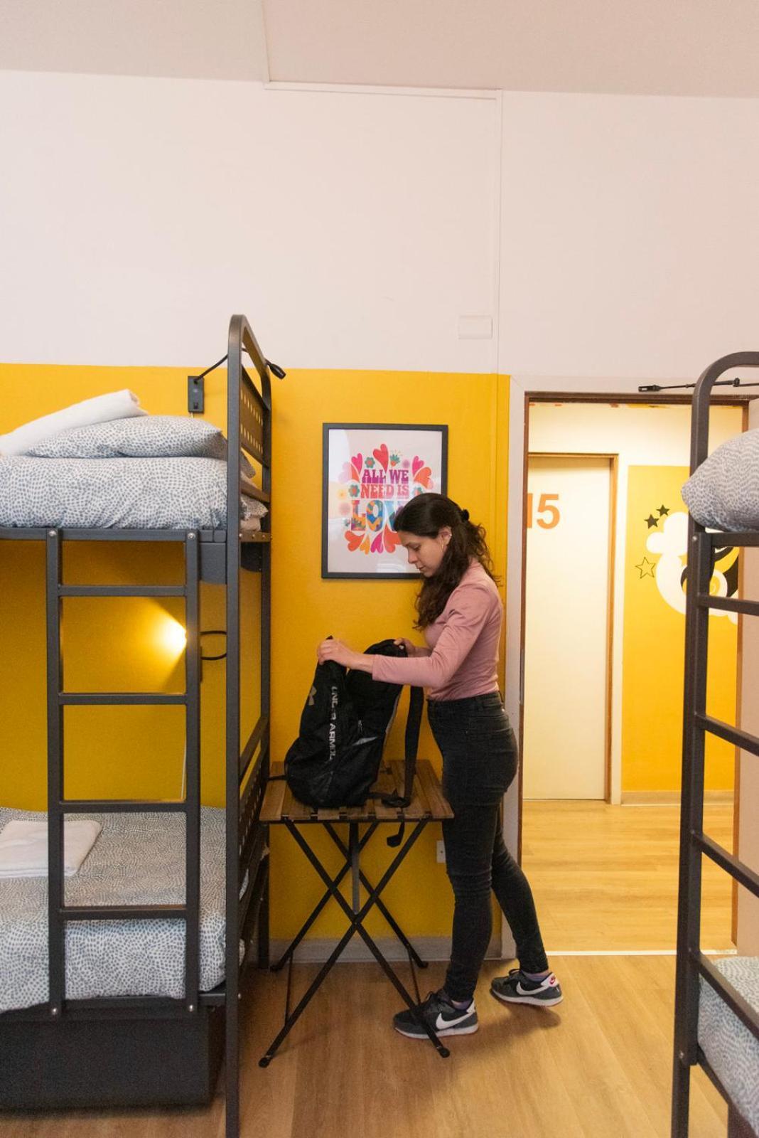 Sunflower Beach Backpacker Hostel & Bar Римини Екстериор снимка