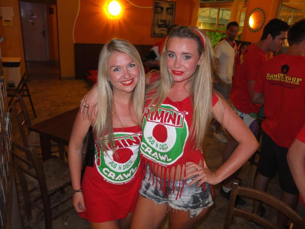 Sunflower Beach Backpacker Hostel & Bar Римини Екстериор снимка