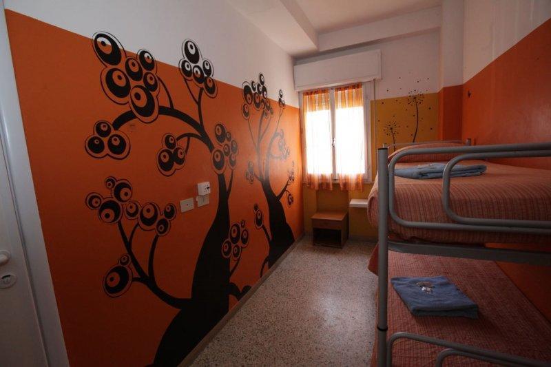 Sunflower Beach Backpacker Hostel & Bar Римини Екстериор снимка