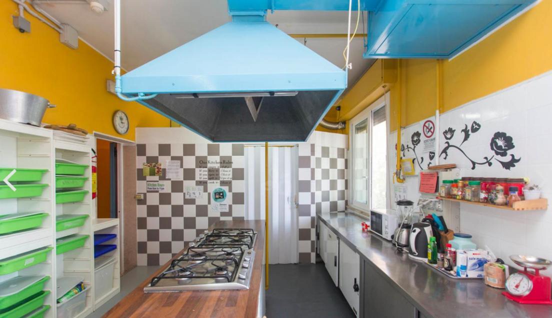 Sunflower Beach Backpacker Hostel & Bar Римини Екстериор снимка