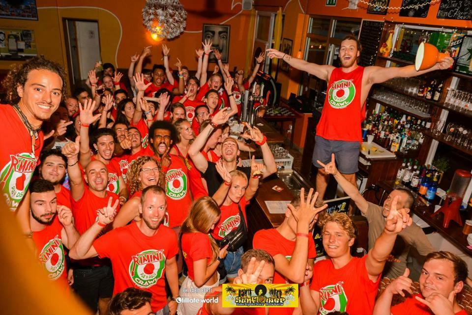 Sunflower Beach Backpacker Hostel & Bar Римини Екстериор снимка